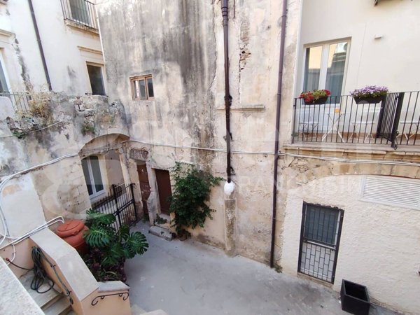 appartamento in affitto a Siracusa in zona Isola Ortigia