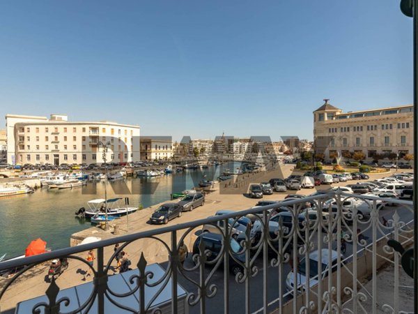 appartamento in affitto a Siracusa in zona Isola Ortigia