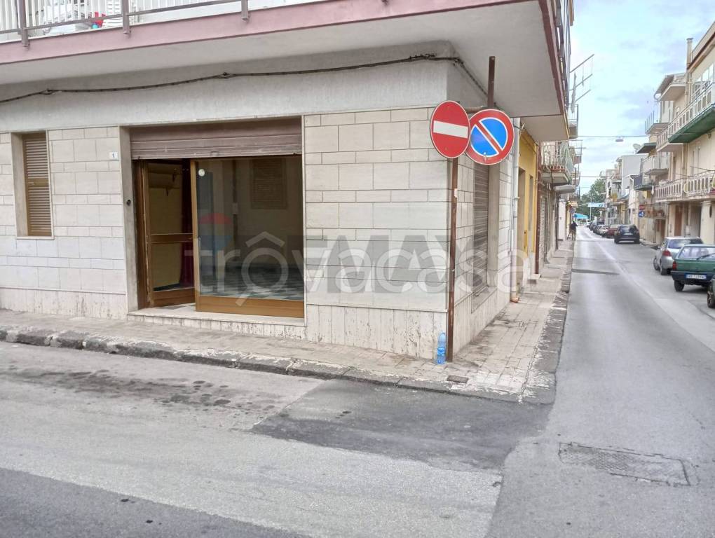 negozio in affitto a Solarino