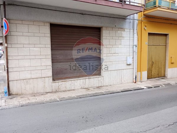 locale commerciale in affitto a Solarino