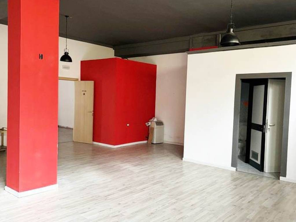 negozio in affitto ad Alghero in zona Pivarada