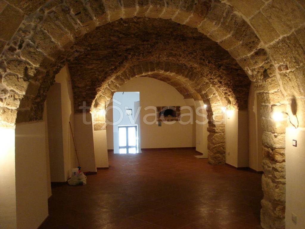 negozio in affitto ad Alghero in zona Centro Storico