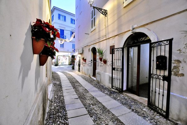 negozio in affitto ad Alghero in zona Centro Storico