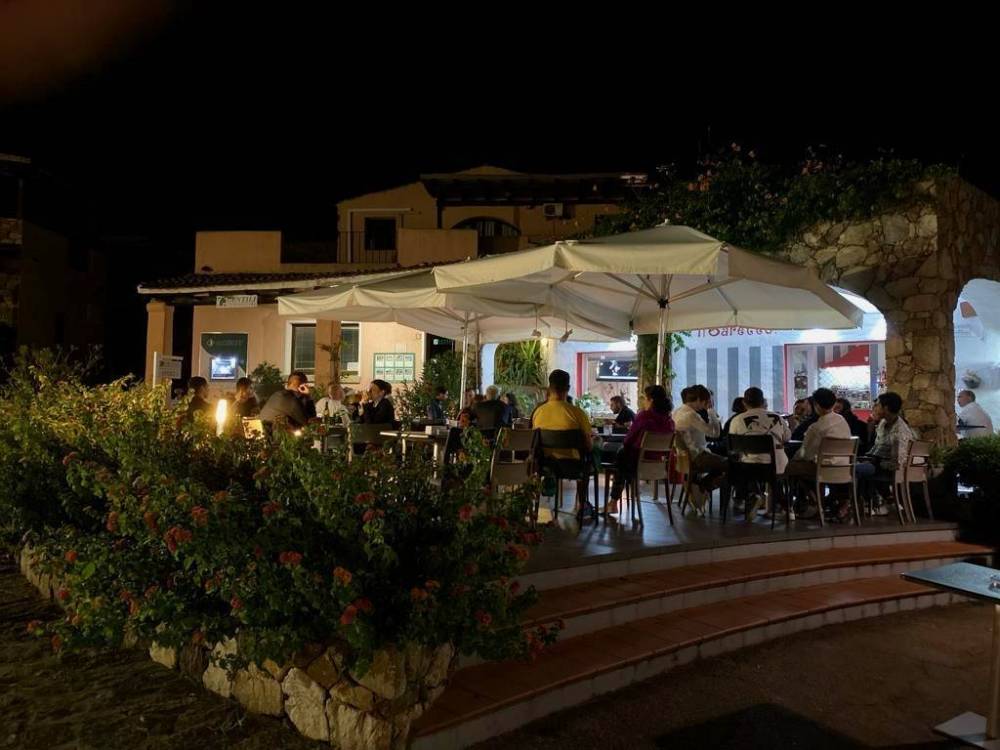 negozio in affitto ad Arzachena in zona Baja Sardinia