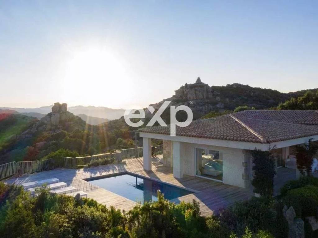 casa indipendente in affitto ad Arzachena in zona Romazzino