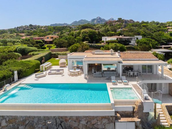 casa indipendente in affitto ad Arzachena in zona Baja Sardinia