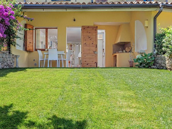 casa indipendente in affitto ad Arzachena in zona Baja Sardinia