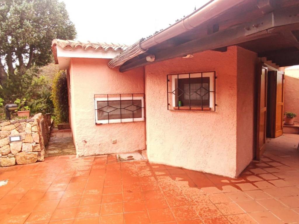 casa indipendente in affitto ad Arzachena in zona Baja Sardinia