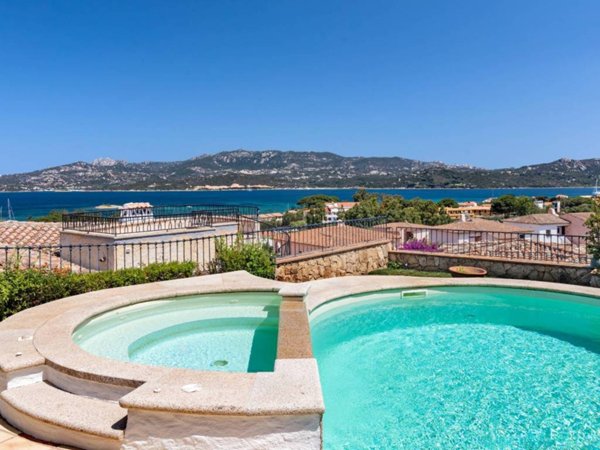 casa indipendente in affitto ad Arzachena in zona Cannigione