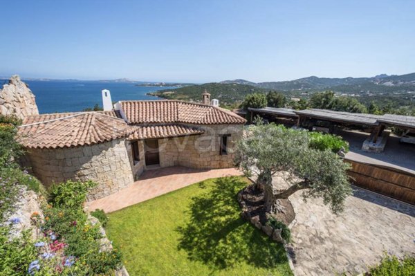 casa indipendente in affitto ad Arzachena in zona Cannigione