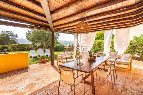 casa indipendente in affitto ad Arzachena in zona Baja Sardinia