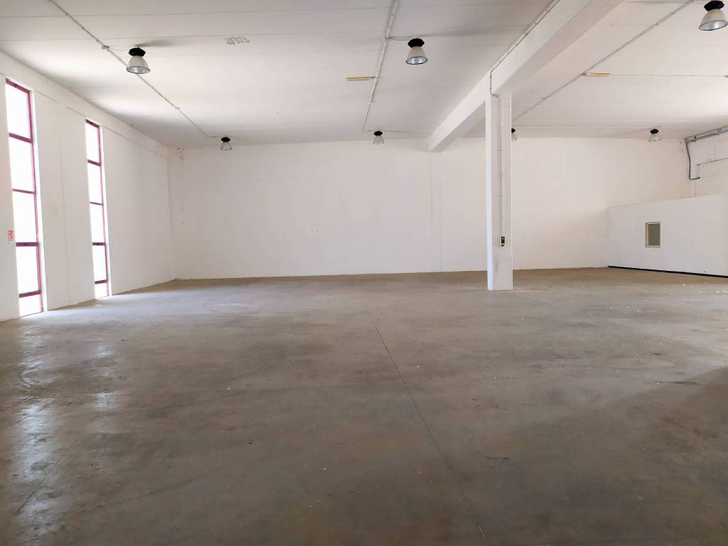 locale commerciale in affitto a Muros