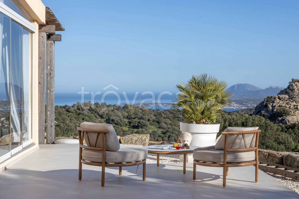 casa indipendente in affitto ad Olbia in zona Milmeggiu