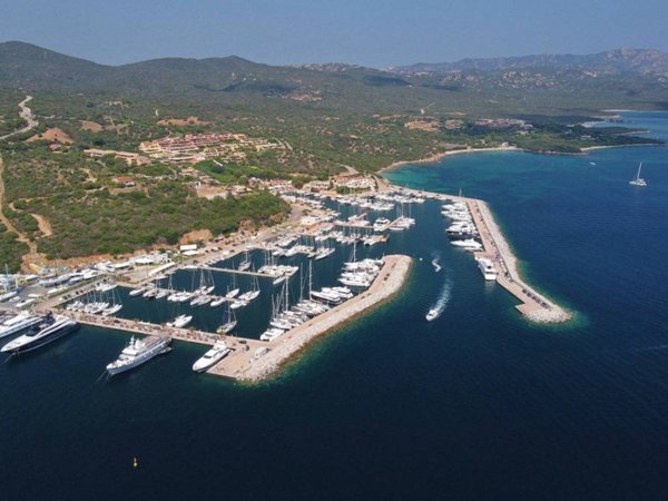 negozio in affitto ad Olbia in zona Portisco