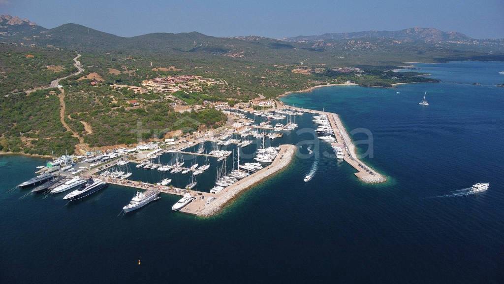 negozio in affitto ad Olbia in zona Portisco