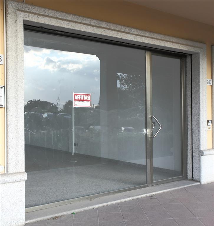 negozio in affitto ad Olbia in zona Aldo Moro