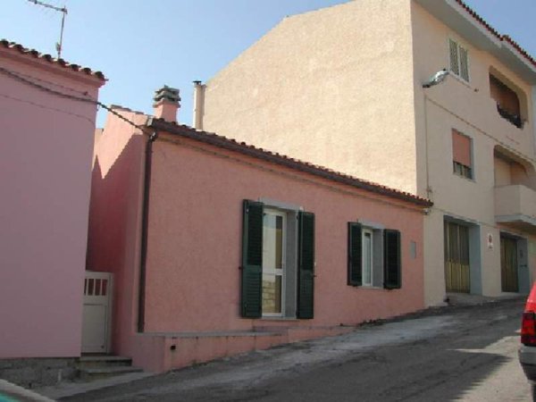 casa indipendente in affitto a Santa Teresa Gallura