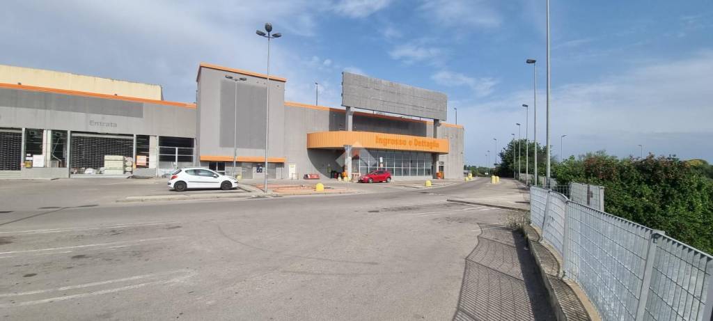 negozio in affitto a Sassari in zona Predda Niedda