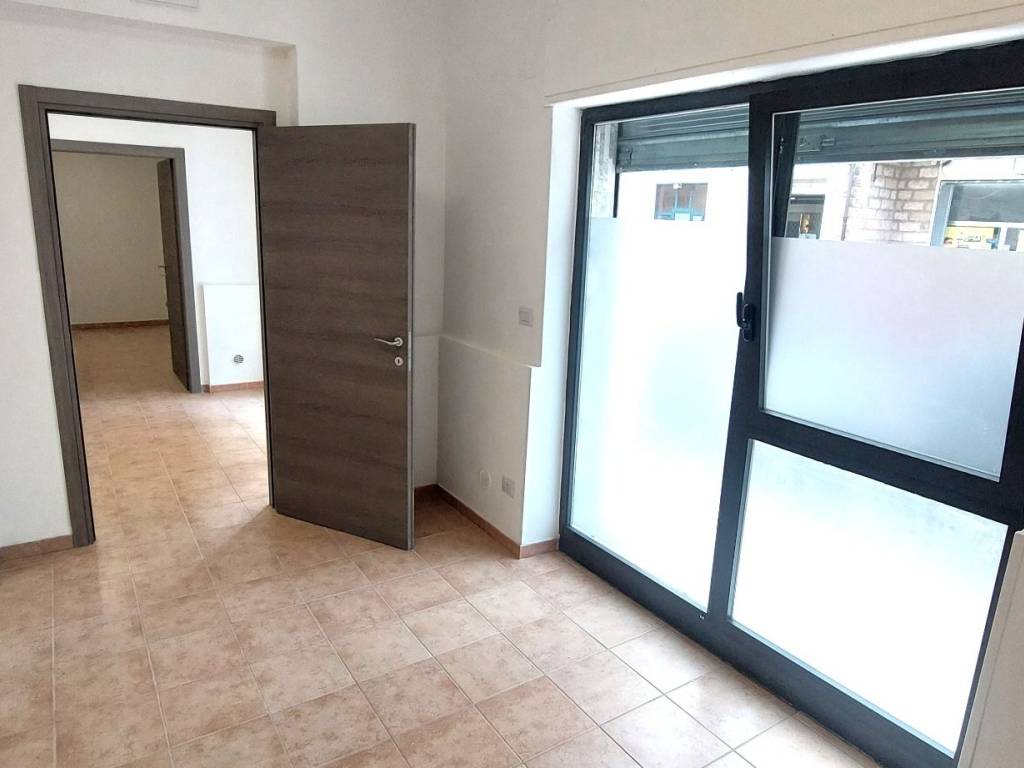 negozio in affitto a Sassari in zona Monserrato / Rizzeddu