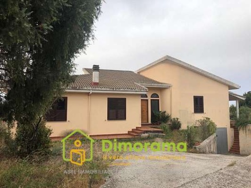 appartamento in affitto ad Uri