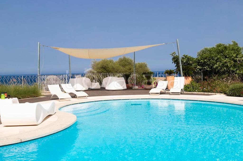 casa indipendente in affitto a San Teodoro(SS) in zona Monte Petrosu
