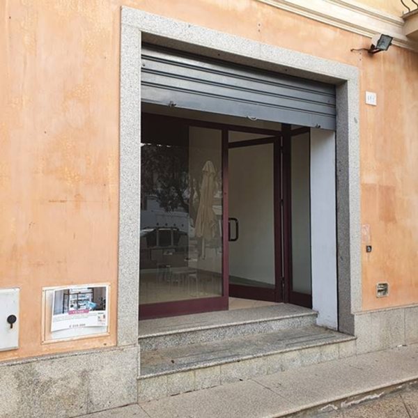 negozio in affitto a Tortolì in zona Centro Storico
