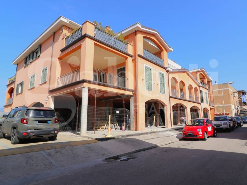 negozio in affitto a Tortolì in zona Centro Storico