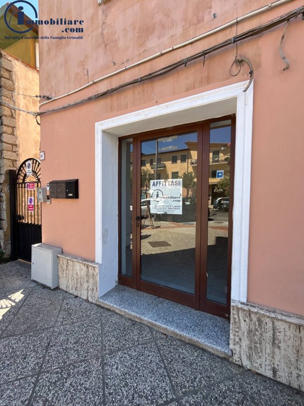 negozio in affitto a Tortolì in zona Centro Storico