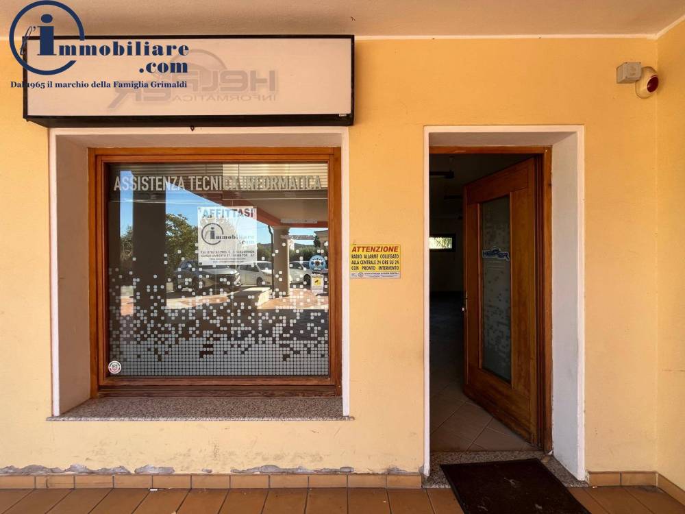 negozio in affitto a Tortolì in zona Centro Storico