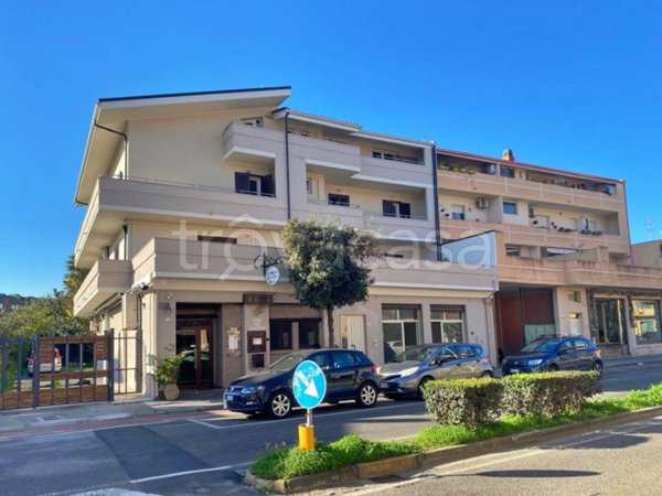 negozio in affitto ad Assemini in zona Su Spinecu