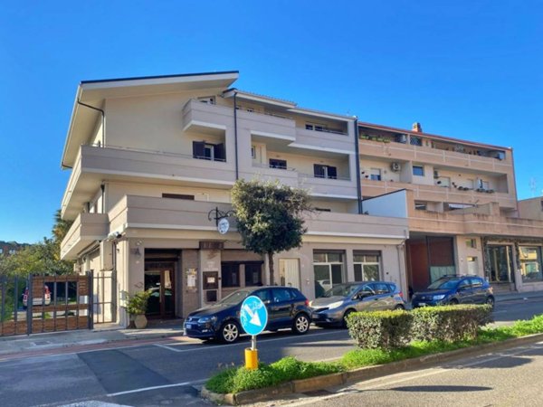 negozio in affitto ad Assemini in zona Sant'Andrea