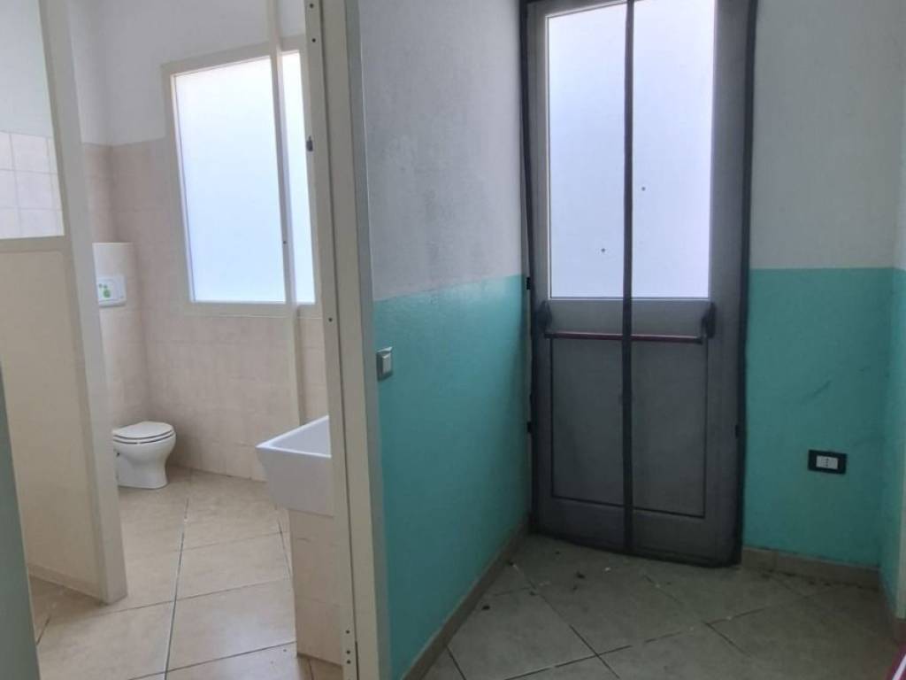 negozio in affitto ad Assemini in zona Terrasili