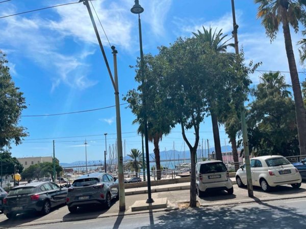 negozio in affitto a Cagliari in zona Marina