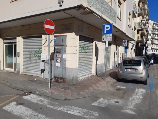 negozio in affitto a Cagliari in zona Genneruxi