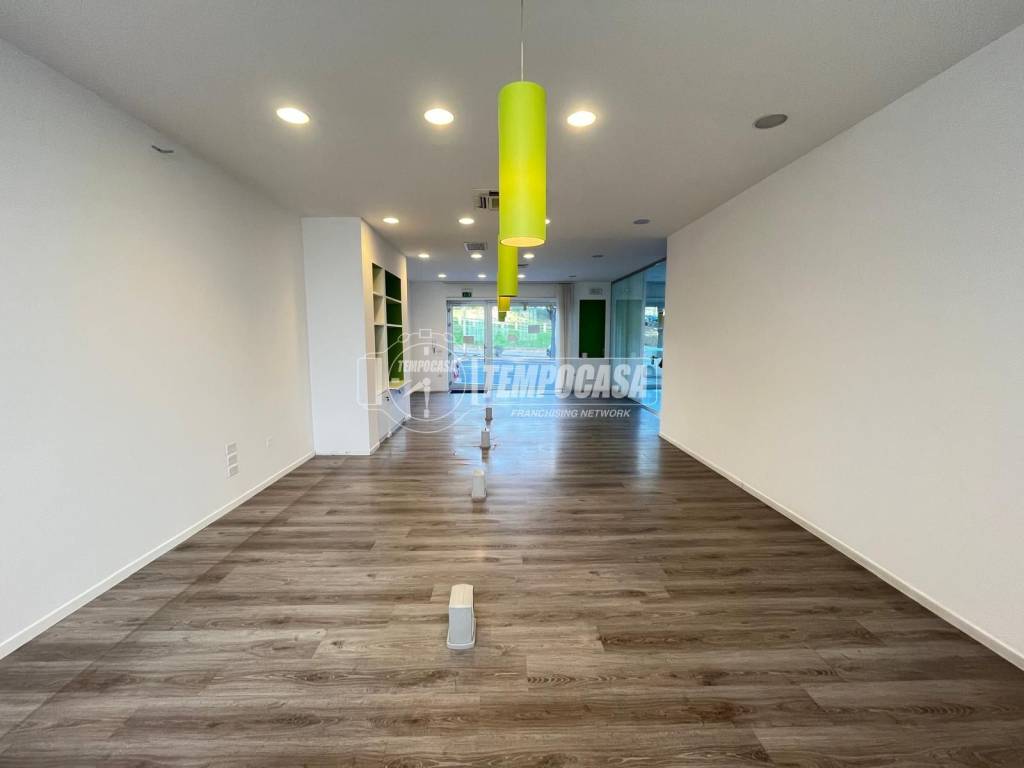 negozio in affitto a Cagliari in zona Monte Urpinu