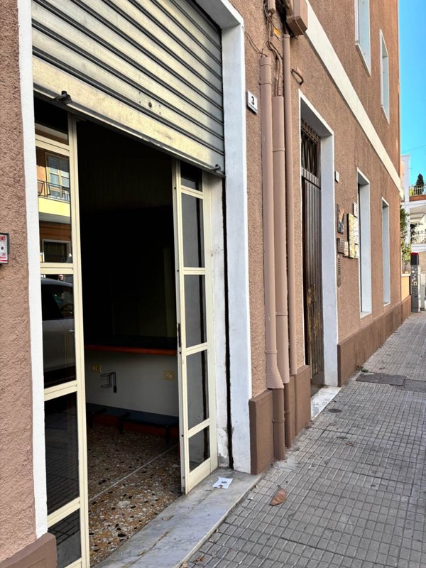negozio in affitto a Cagliari in zona San Benedetto