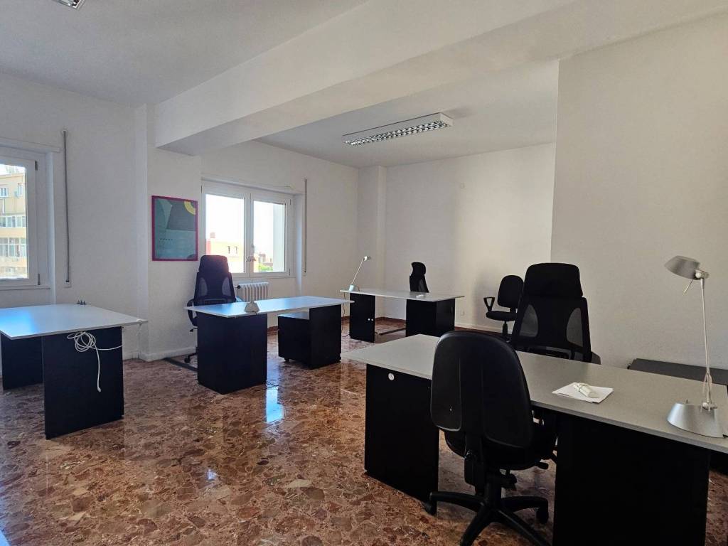 ufficio in affitto a Cagliari in zona Bonaria