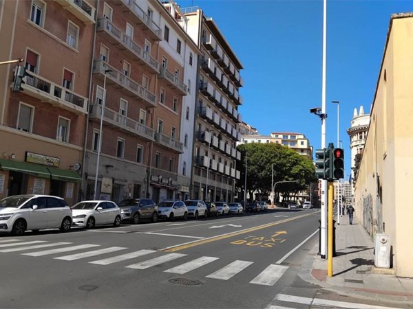 negozio in affitto a Cagliari in zona Villanova