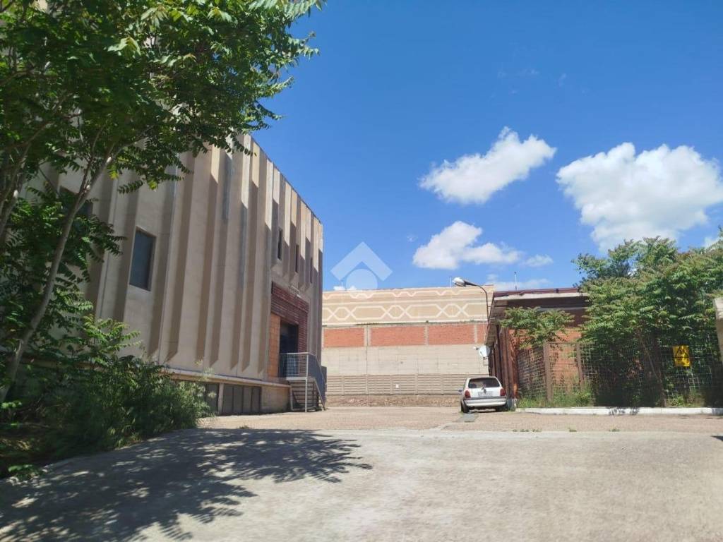 locale commerciale in affitto a Cagliari in zona Sant'Avendrace