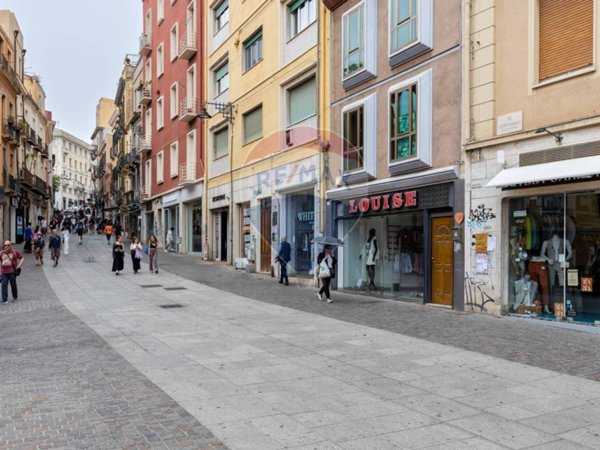 negozio in affitto a Cagliari in zona Villanova
