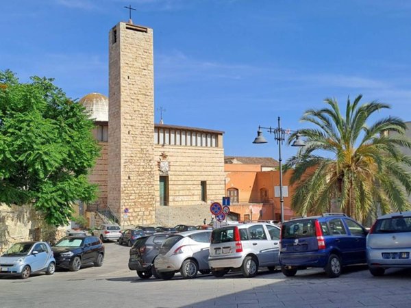 negozio in affitto a Cagliari in zona Villanova