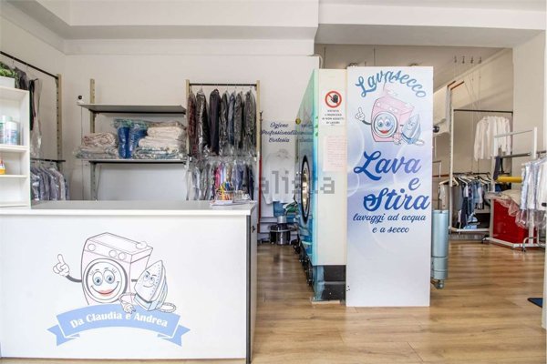 negozio in affitto a Cagliari in zona Villanova