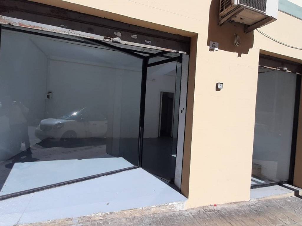 negozio in affitto a Cagliari in zona Villanova