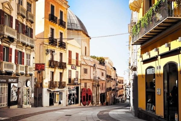 negozio in affitto a Cagliari in zona Marina