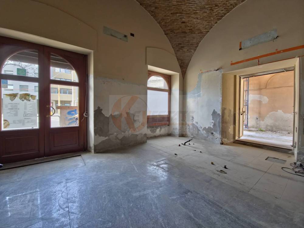 locale commerciale in affitto a Cagliari in zona Bonaria