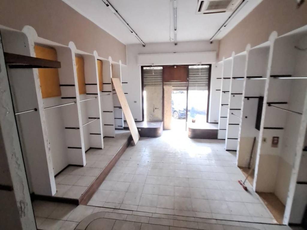 negozio in affitto a Cagliari in zona Villanova