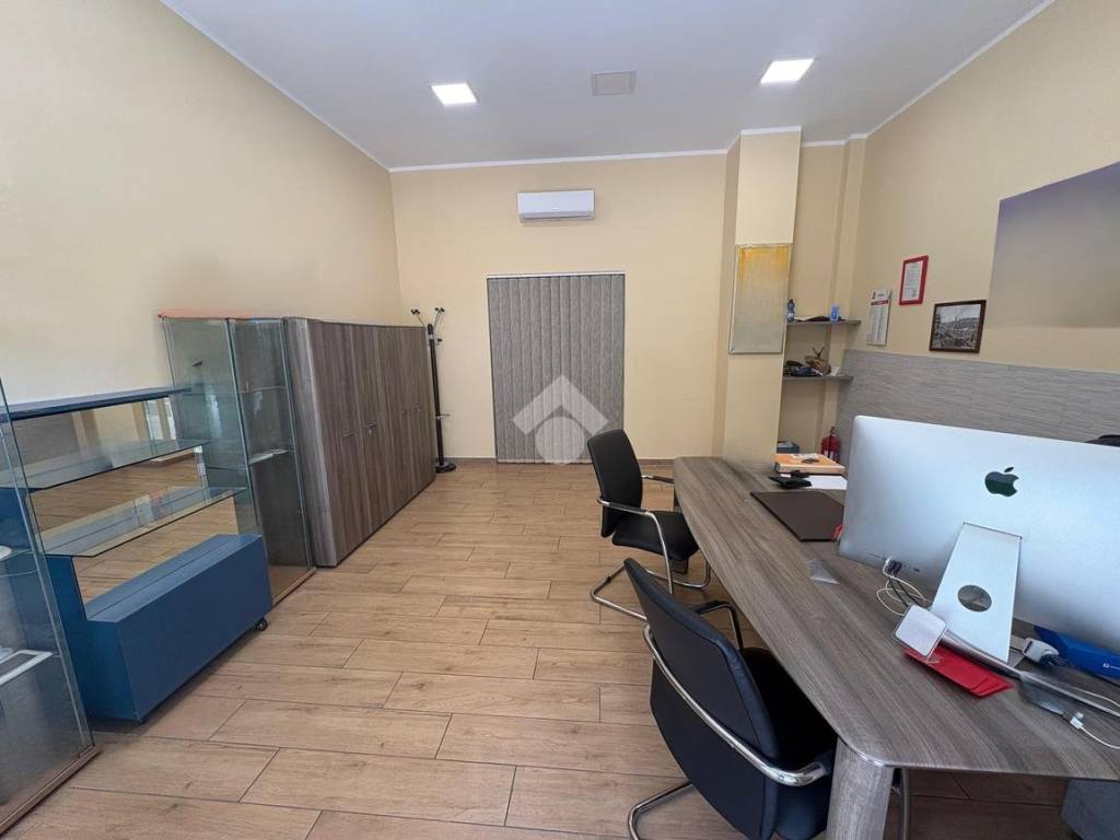 negozio in affitto a Cagliari in zona Genneruxi