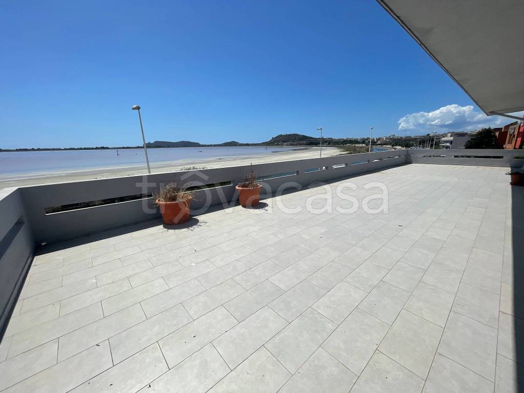 locale commerciale in affitto a Cagliari