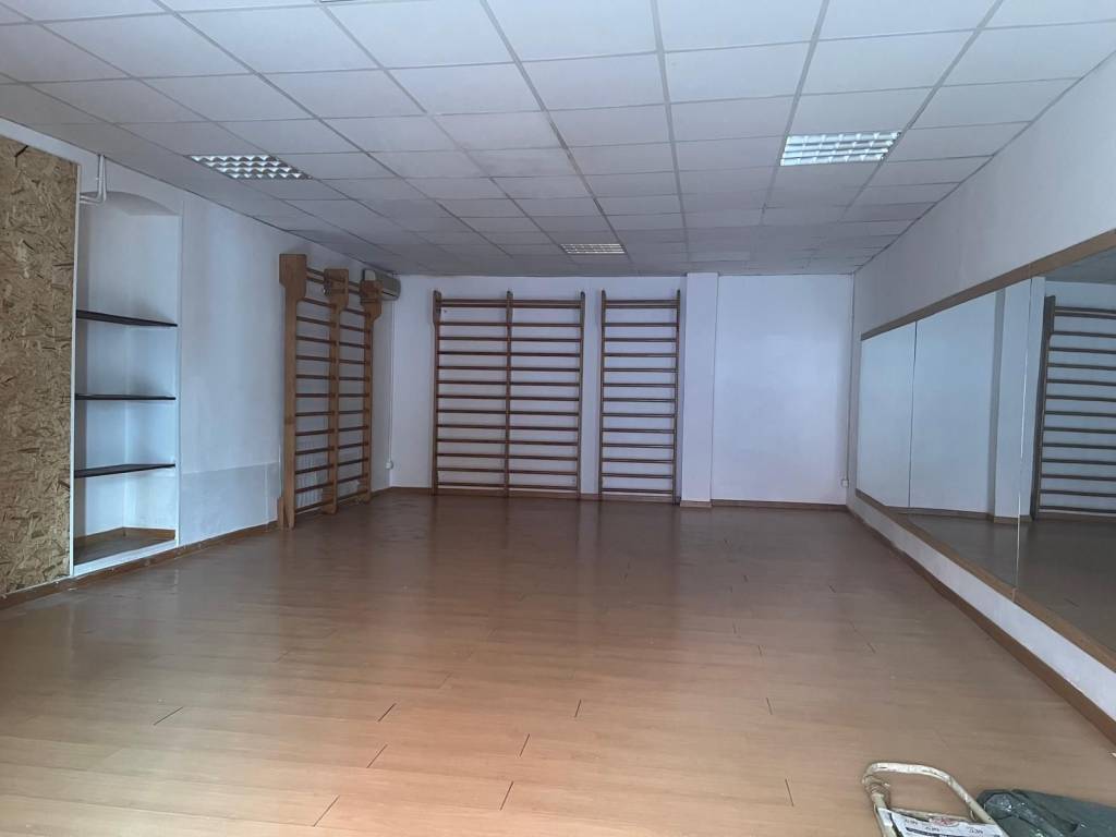 locale commerciale in affitto a Cagliari in zona Pirri