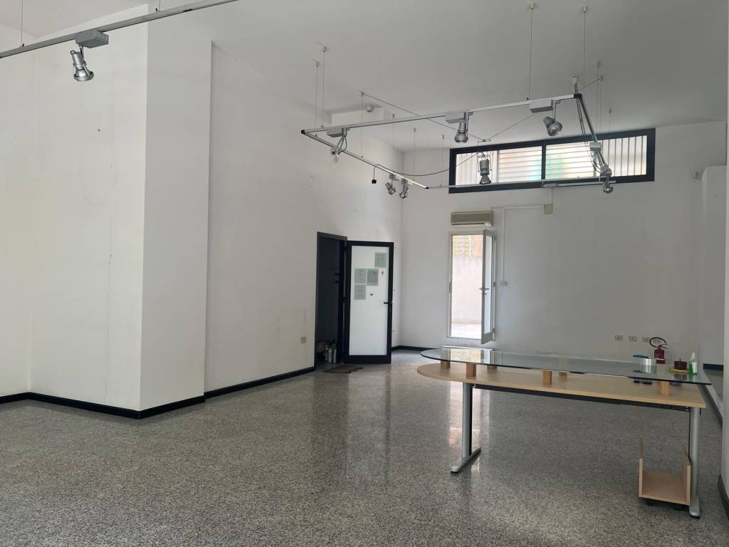 negozio in affitto a Cagliari in zona Monte Urpinu